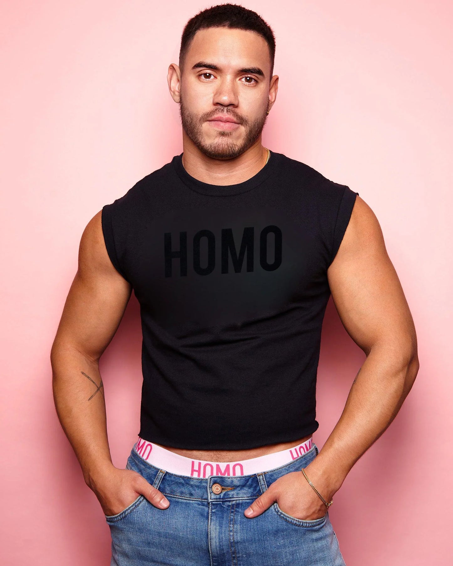 HOMO Logo, Black flock on black - tshirt crop / low cut crop