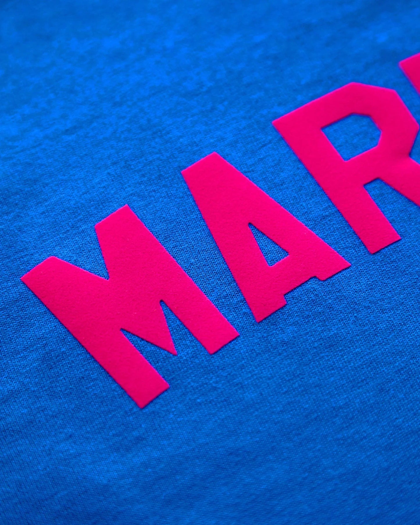 Fluorescent pink flock maricón - blue crop top - HOMOLONDON