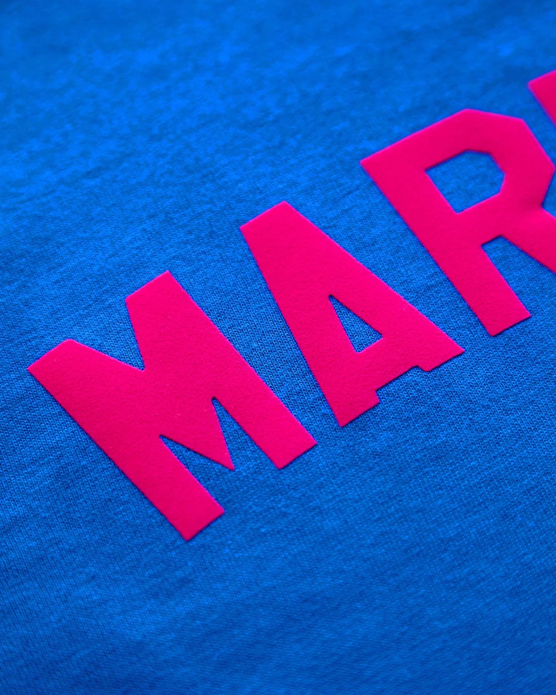 Fluorescent pink flock maricón - blue crop top - HOMOLONDON