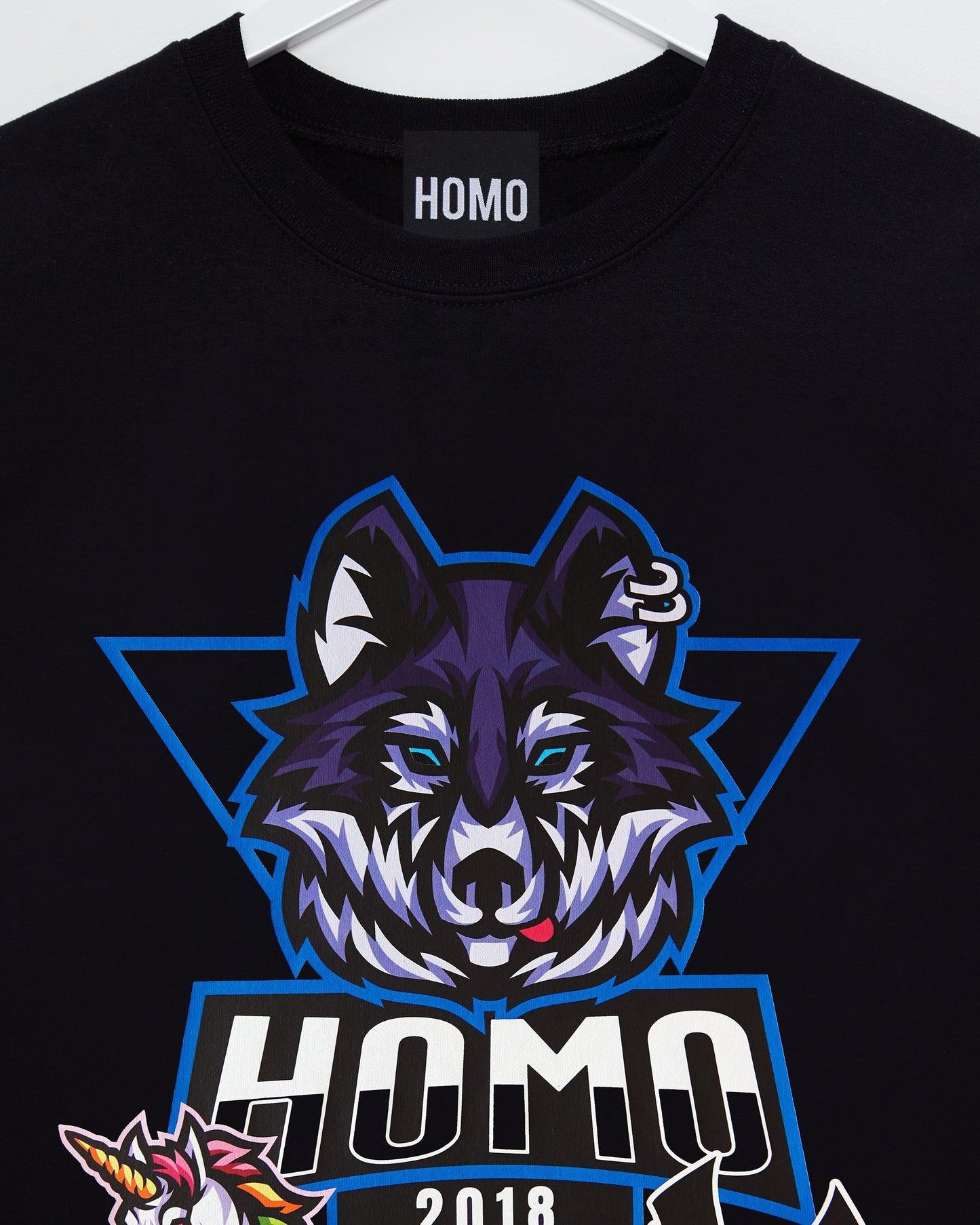Sporty wolf, black - cropped tee