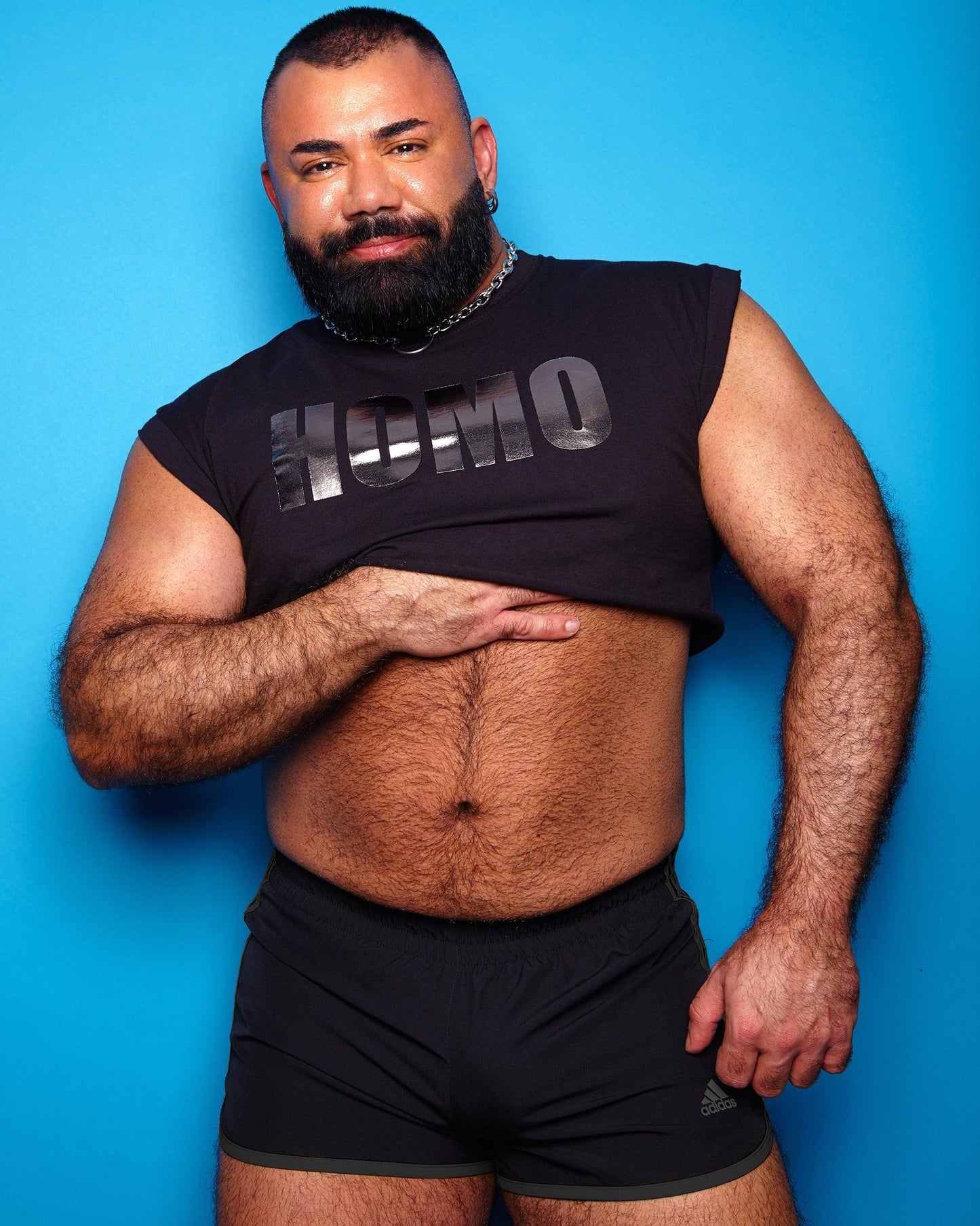 Chunky HOMO, metallic grey on black - Sleeveless crop-top.