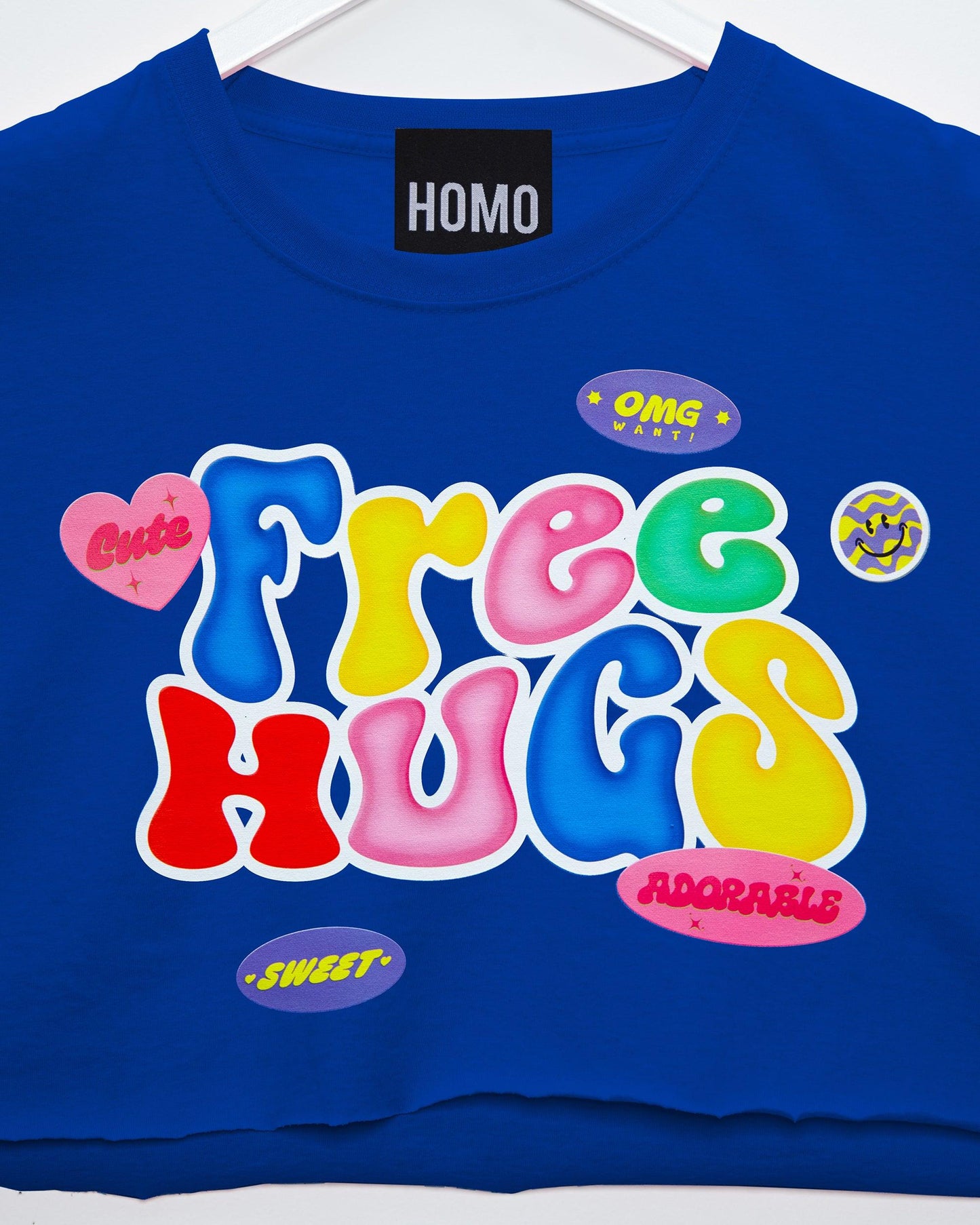 Free hugs - blue crop