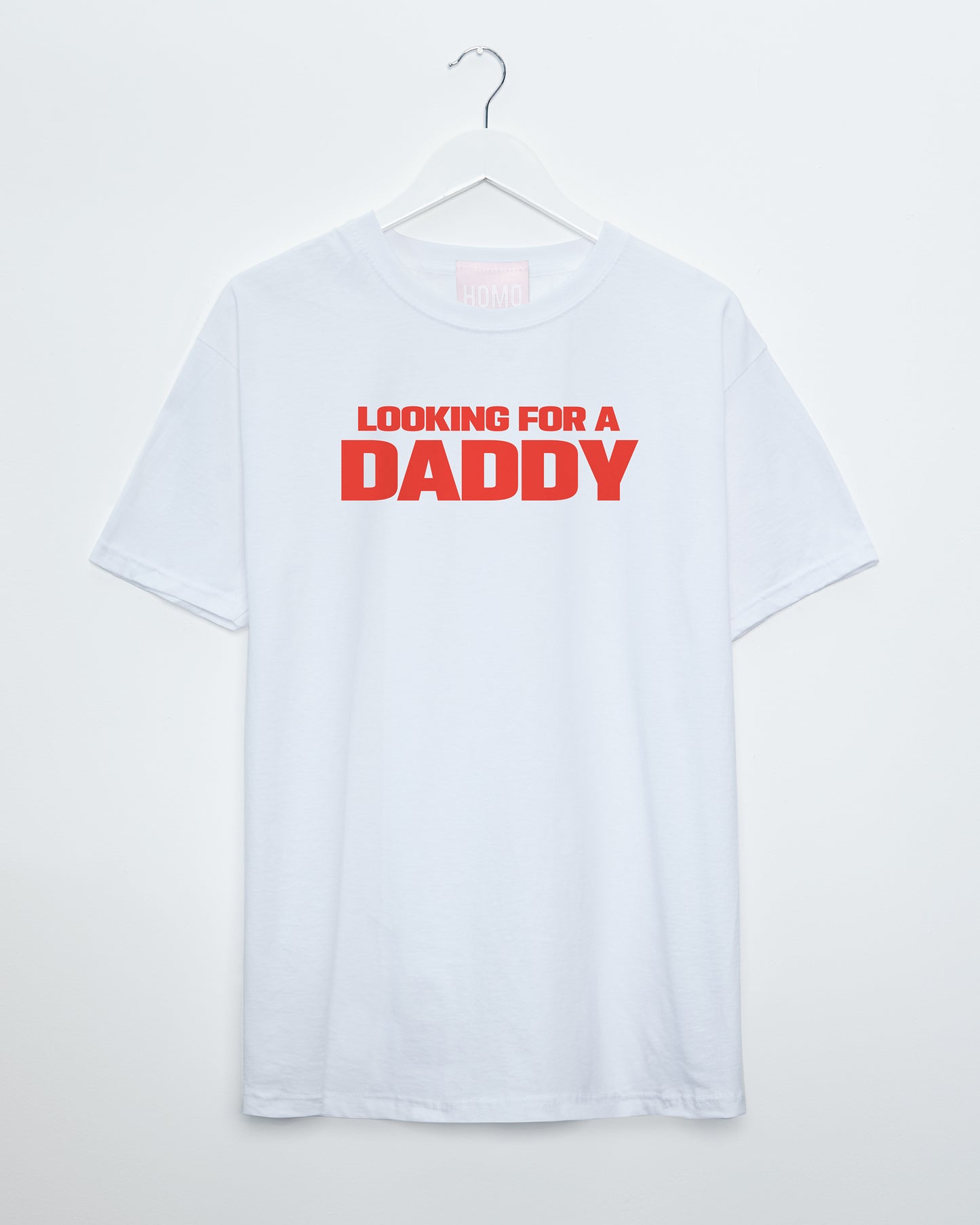 Looking for a daddy, red print on white - tshirt