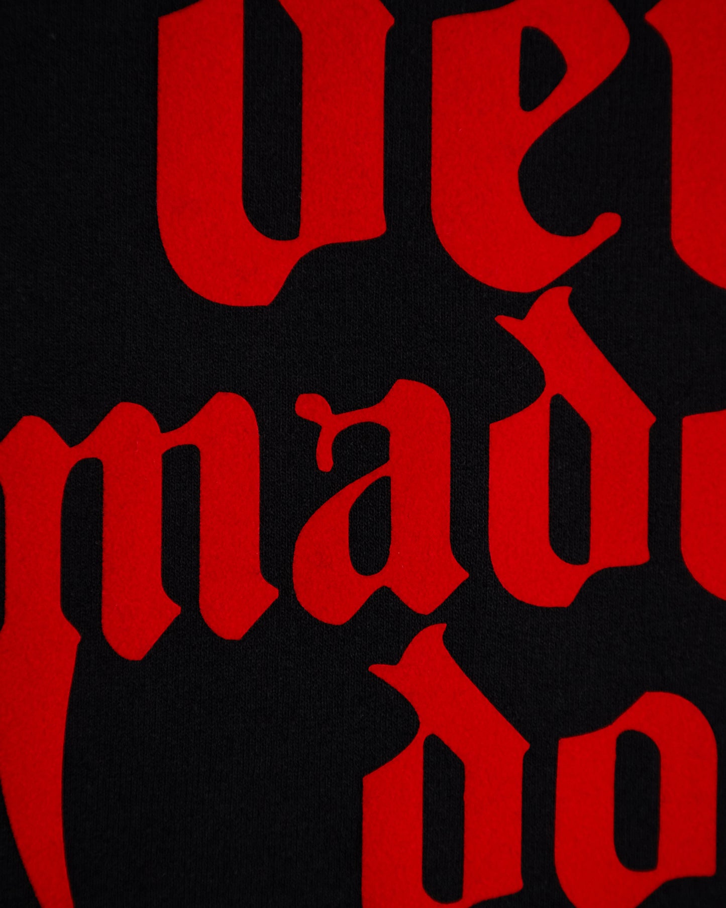 Devil made me do it, red flock on black - tshirt