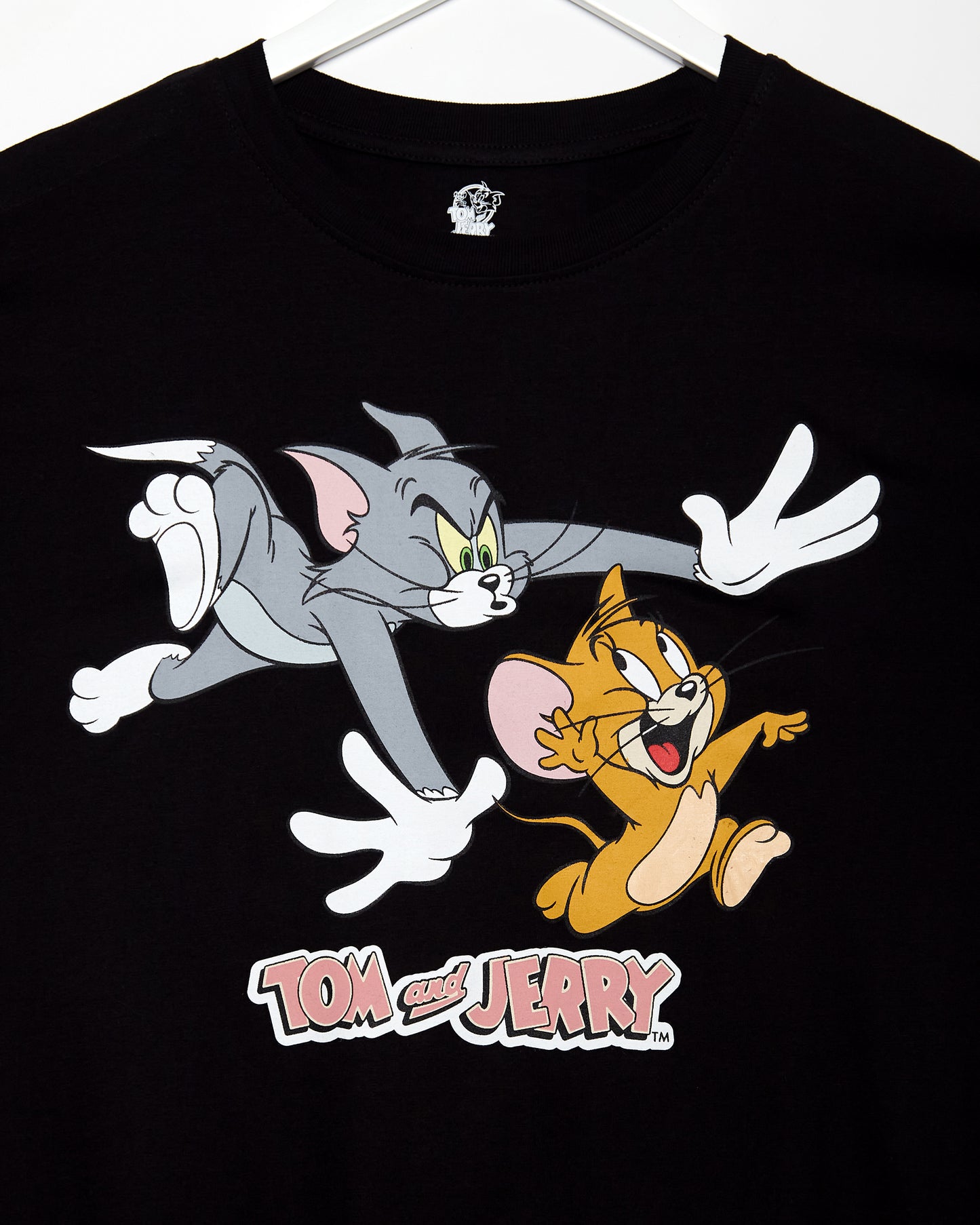 Official Tom & Jerry: Chase low cut cropped t-shirt -  black