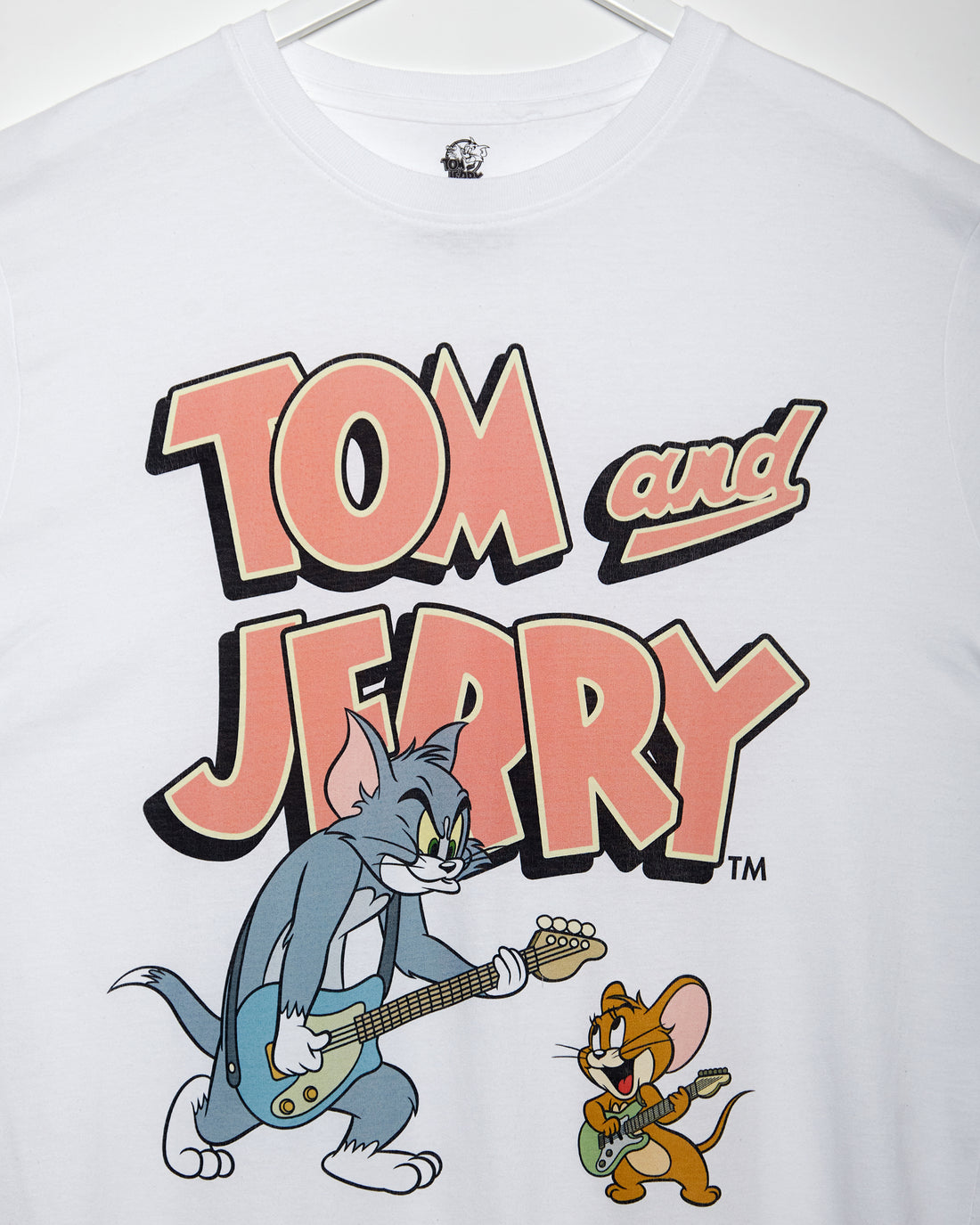 Official Tom & Jerry: Playing Guitar low cut cropped tee - White
